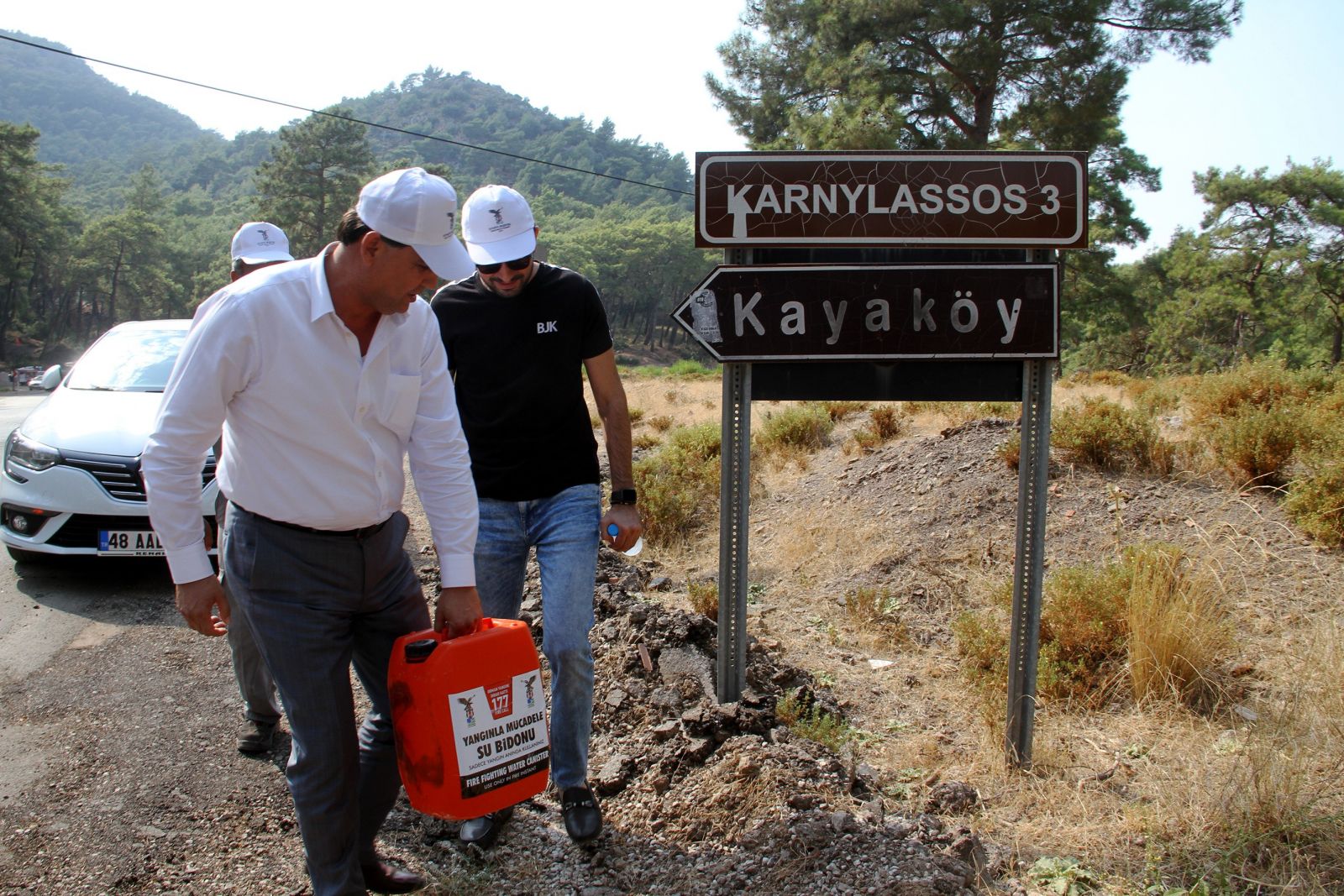 Beşiktaş taraftarlarından orman yangınlarına bidonlu önlem